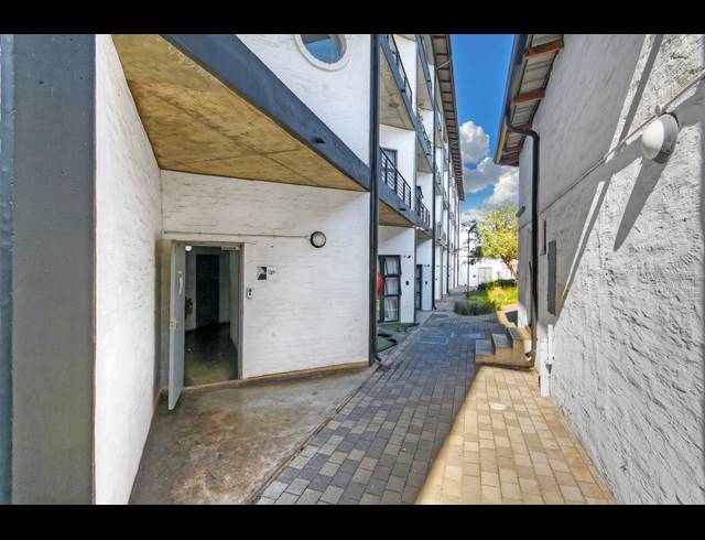 0.5 BEDROOM APARTMENT FOR SALE IN MABONENG